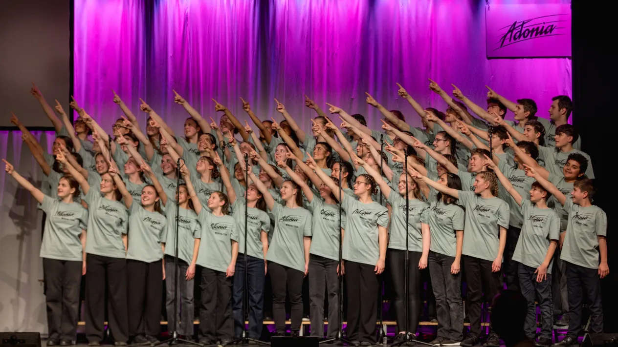 Pressefoto Chor 2 (Foto: Adonia) Pressefoto Chor 2 (Foto: Adonia)