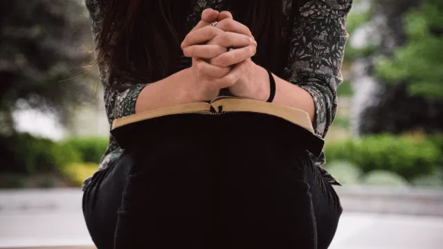 Gebet für Dich (Foto: Olivia Snow on Unsplash) Gebet für Dich (Foto: Olivia Snow on Unsplash)